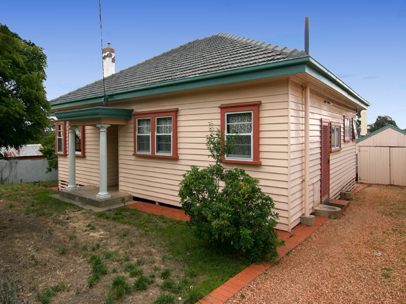 18 Graham Street, Quarry Hill VIC 3550