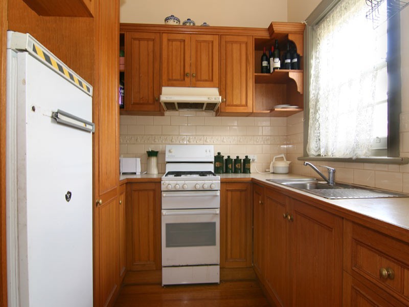 18 Graham Street, Quarry Hill VIC 3550