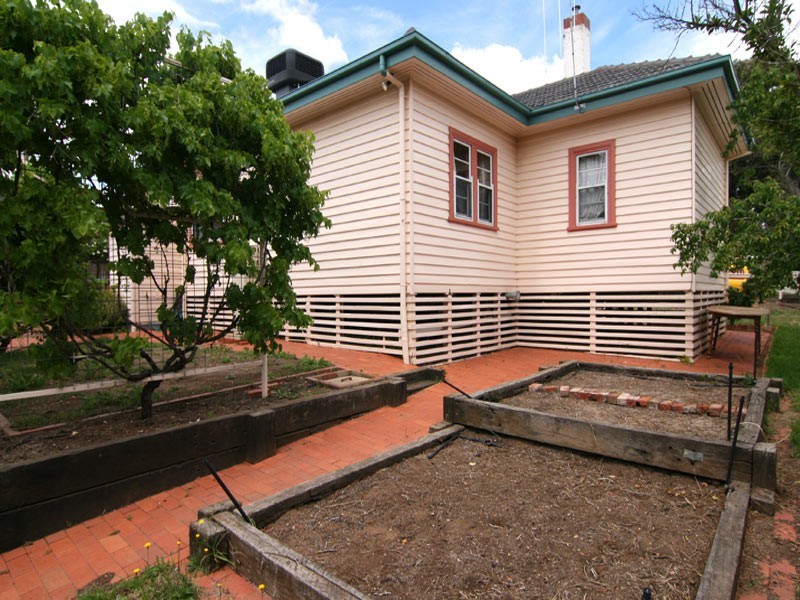 18 Graham Street, Quarry Hill VIC 3550