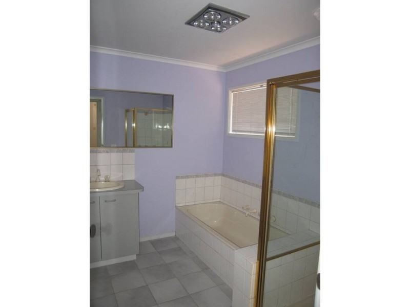 20 Mockridge Drive, Kangaroo Flat VIC 3555