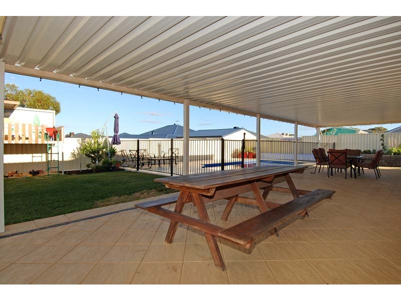 8 Henderson Drive, Kalgoorlie WA 6430