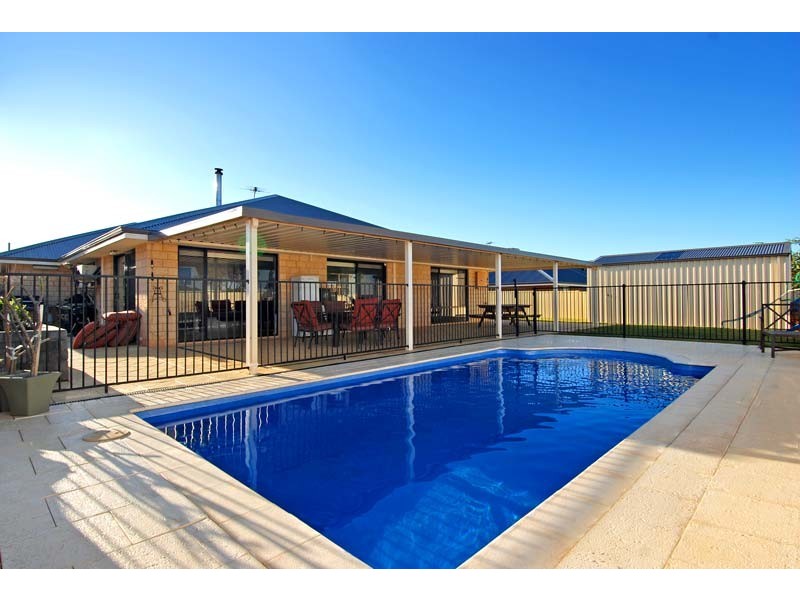 8 Henderson Drive, Kalgoorlie WA 6430