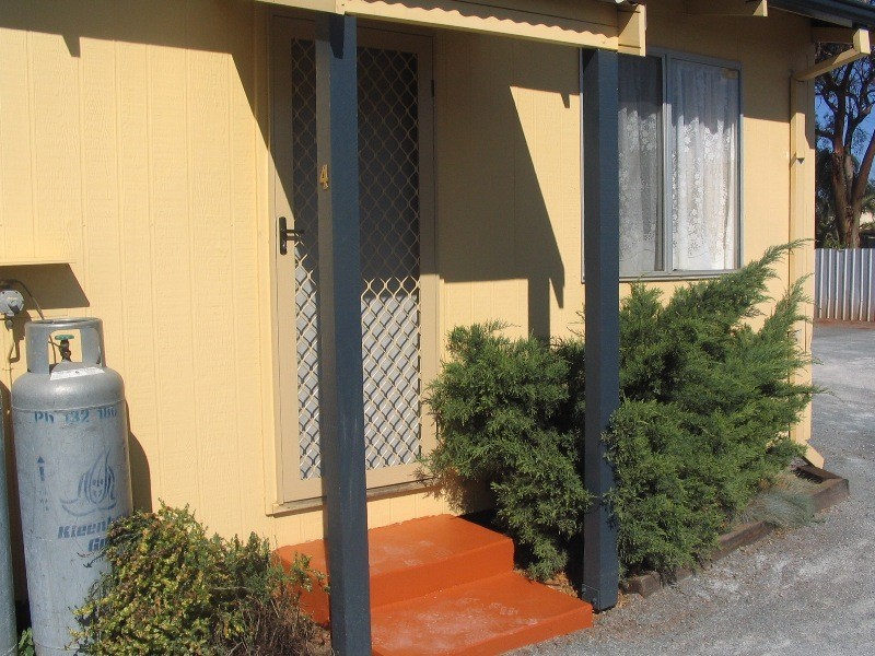 4/152 Moran Street, Boulder WA 6432