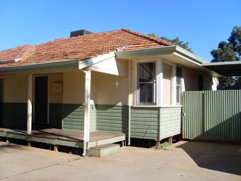 2/132 Moran Street, Boulder WA 6432