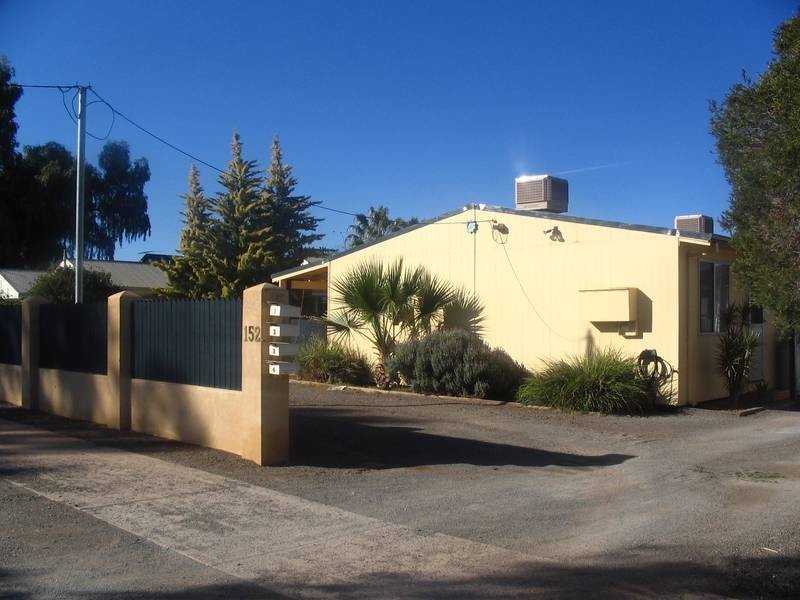 2/152 Moran Street, Boulder WA 6432