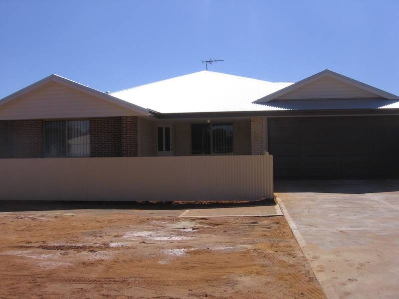 2/129 Moran Street, Boulder WA 6432