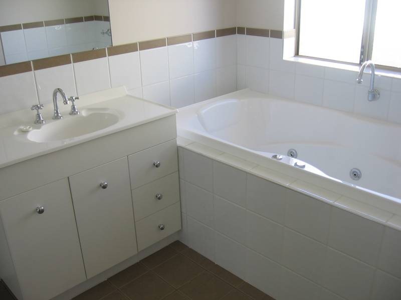 2/129 Moran Street, Boulder WA 6432