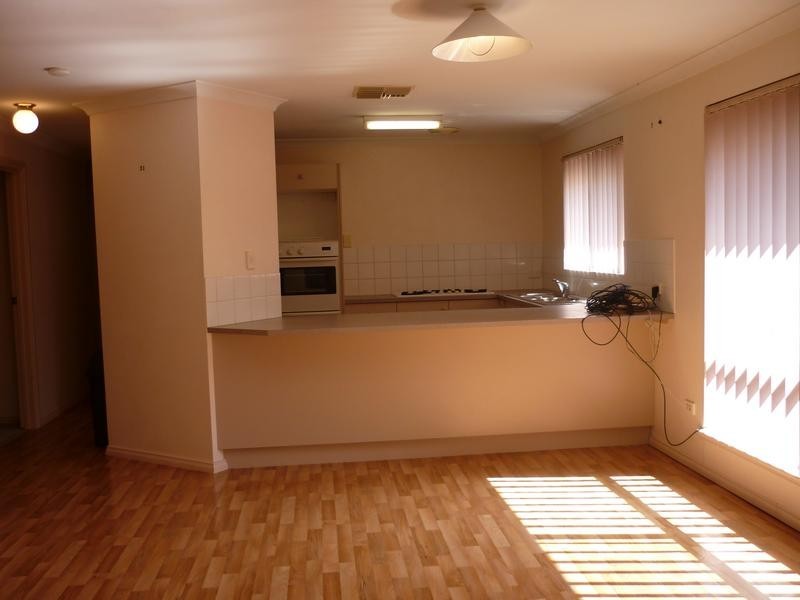 2/195 burt street, Boulder WA 6432