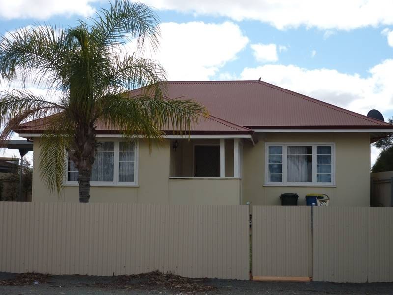 207 Wittenoom Street, Boulder WA 6432