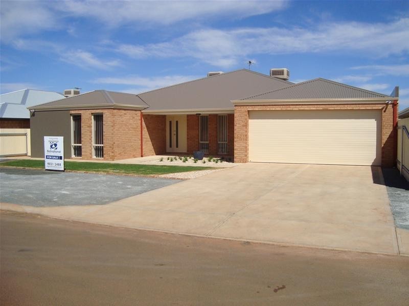 9 Pirring Way, Hannans WA 6430