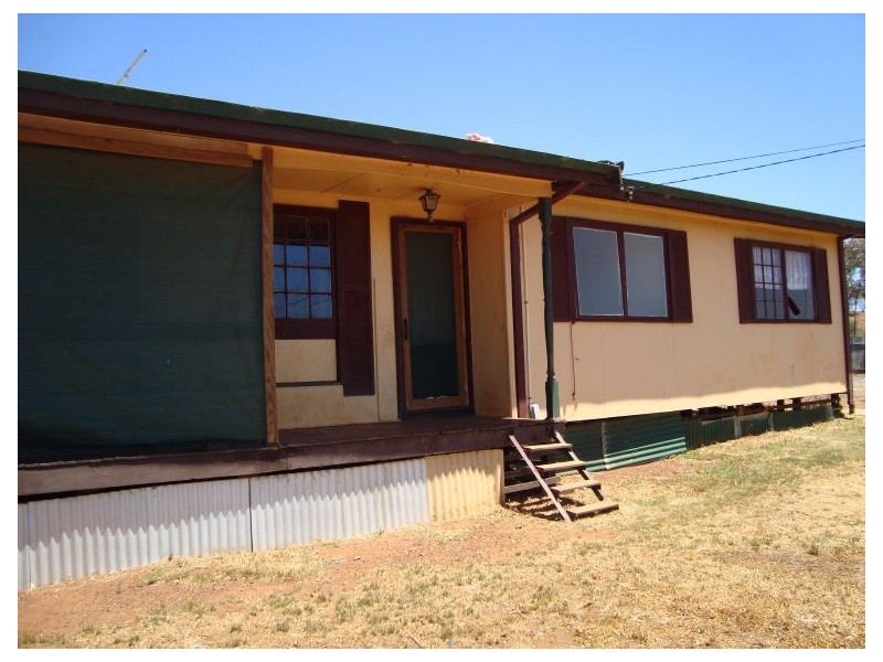 8 Jenkins Street, Coolgardie WA 6429