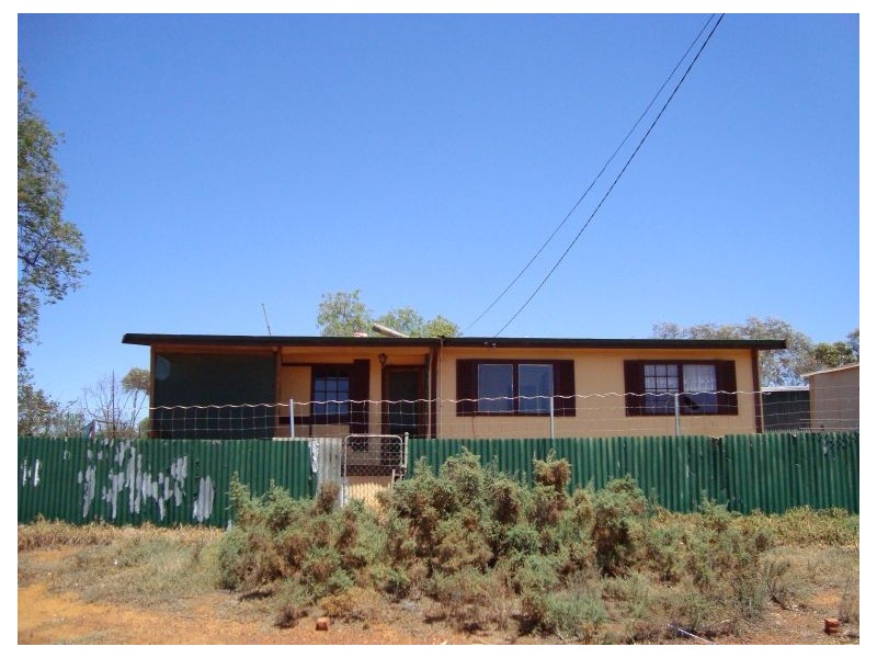 8 Jenkins Street, Coolgardie WA 6429