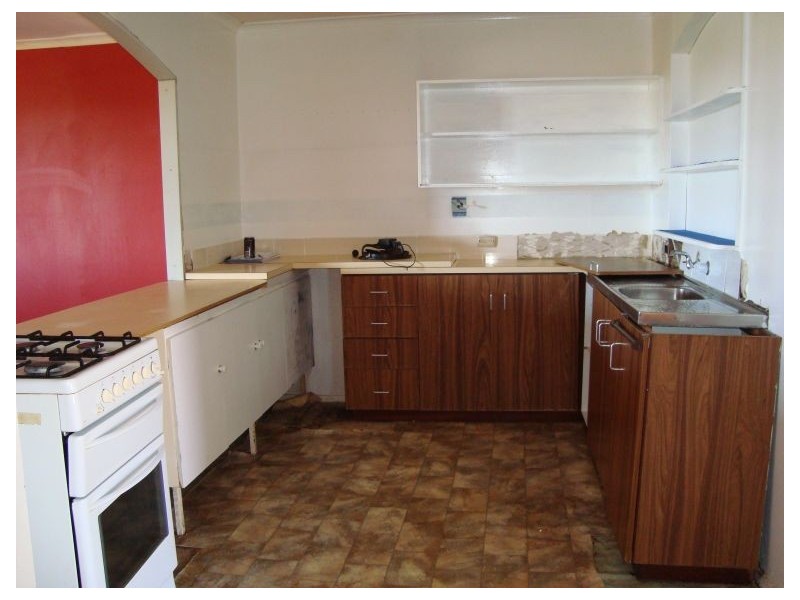 8 Jenkins Street, Coolgardie WA 6429