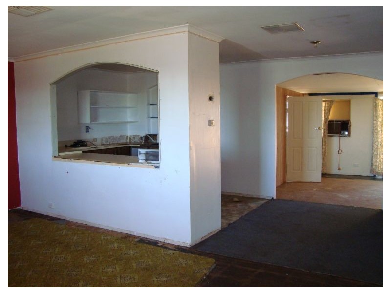 8 Jenkins Street, Coolgardie WA 6429