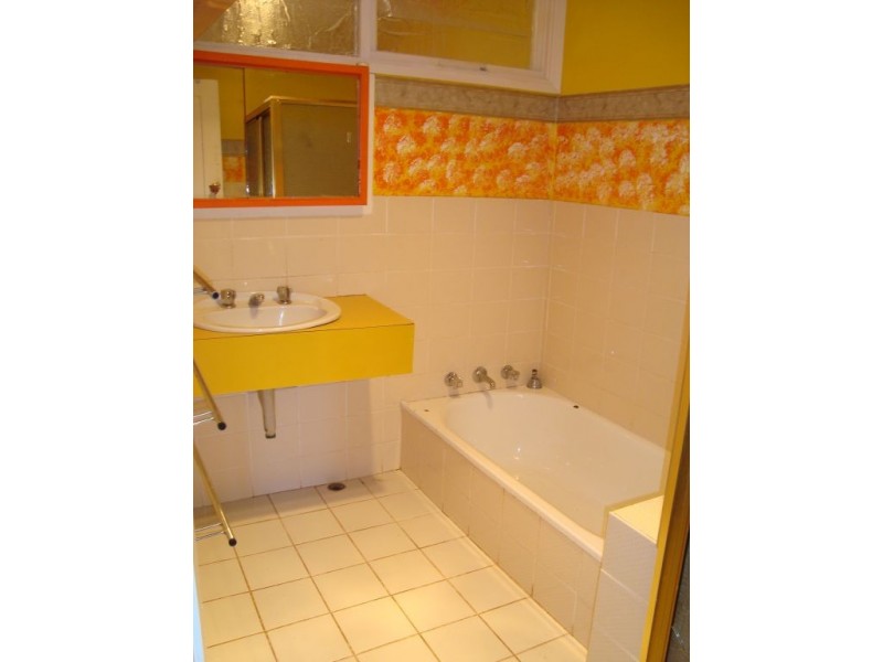 8 Jenkins Street, Coolgardie WA 6429