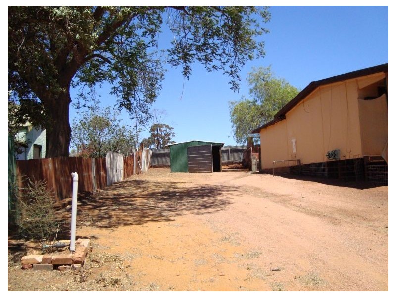 8 Jenkins Street, Coolgardie WA 6429