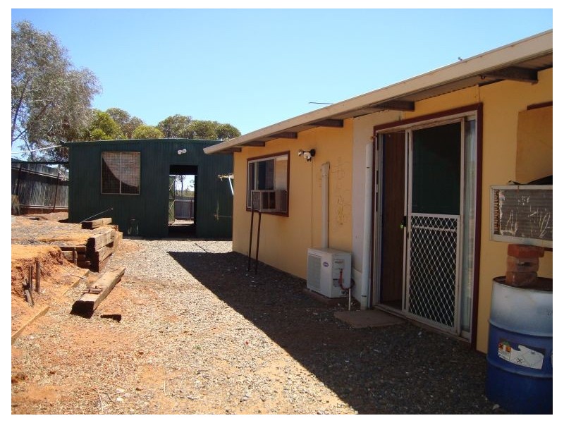 8 Jenkins Street, Coolgardie WA 6429