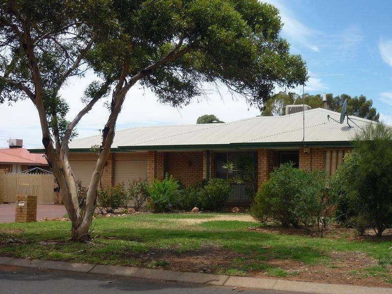 3 Burkett, Hannans WA 6430