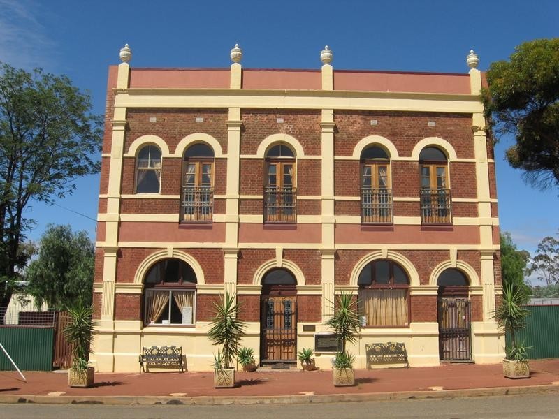 29-31 Bayley St, Coolgardie WA 6429