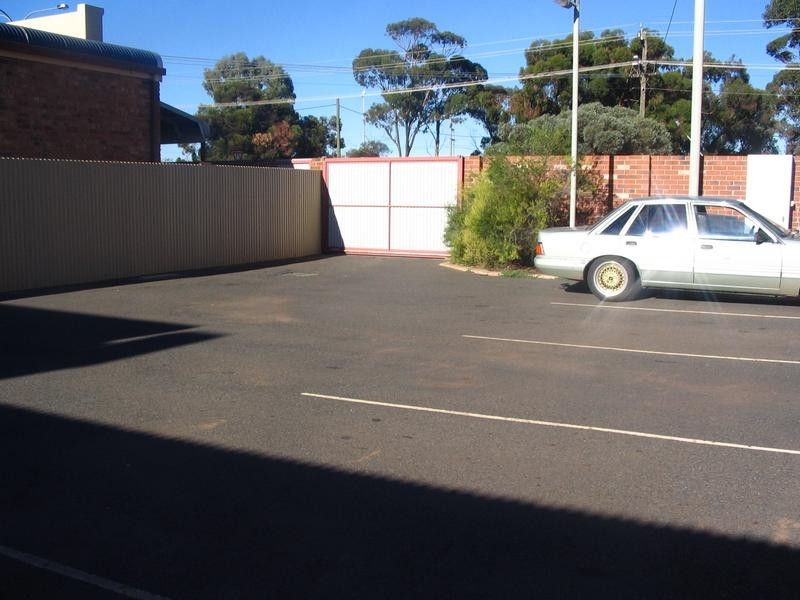 2/2 Burt st, Boulder WA 6432