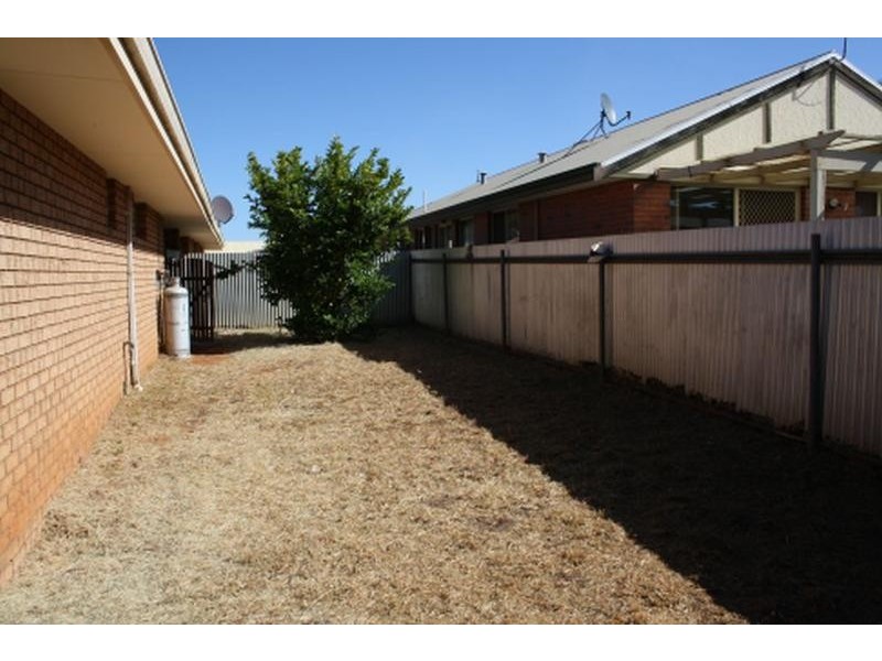 2/2 Steel Place, Boulder WA 6432