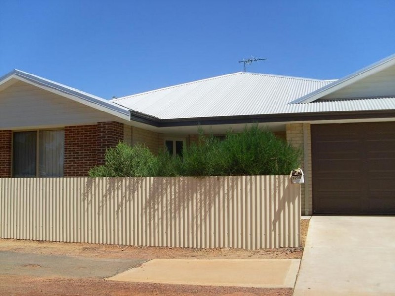 2/129 Moran, Boulder WA 6432