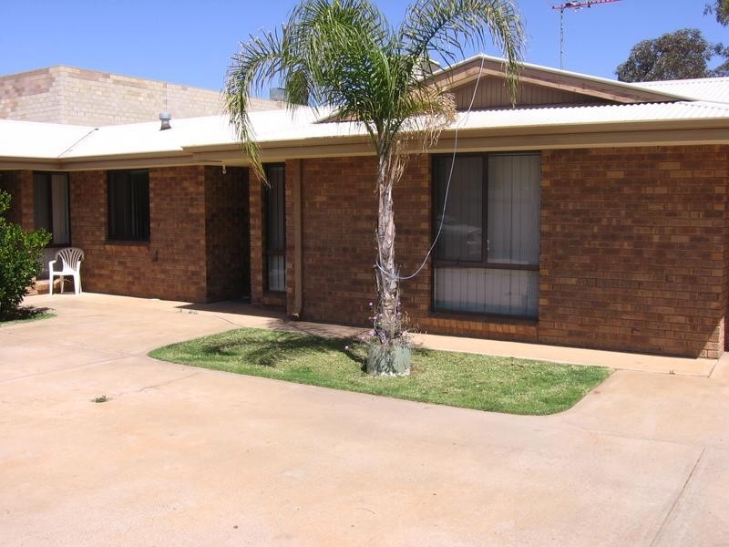 2/27 Bourke Street, Kalgoorlie WA 6430