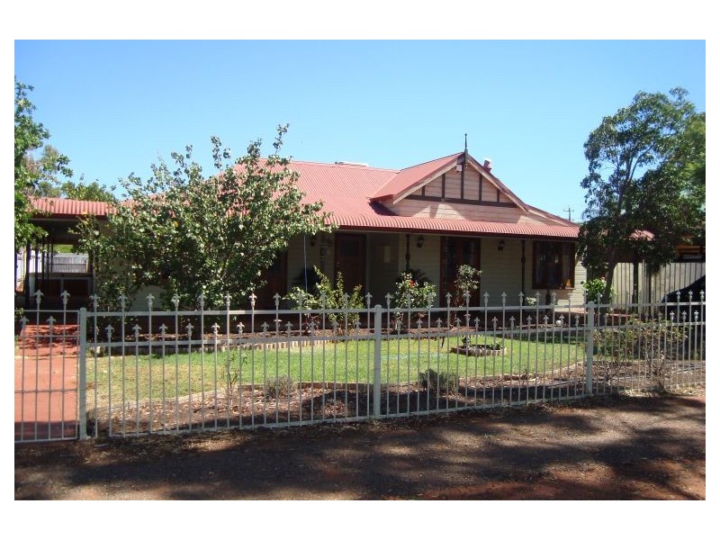 16 Campbell, Hannans WA 6430