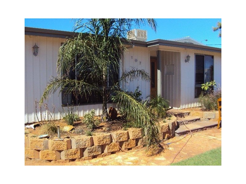 107 Dwyer Street, Boulder WA 6432