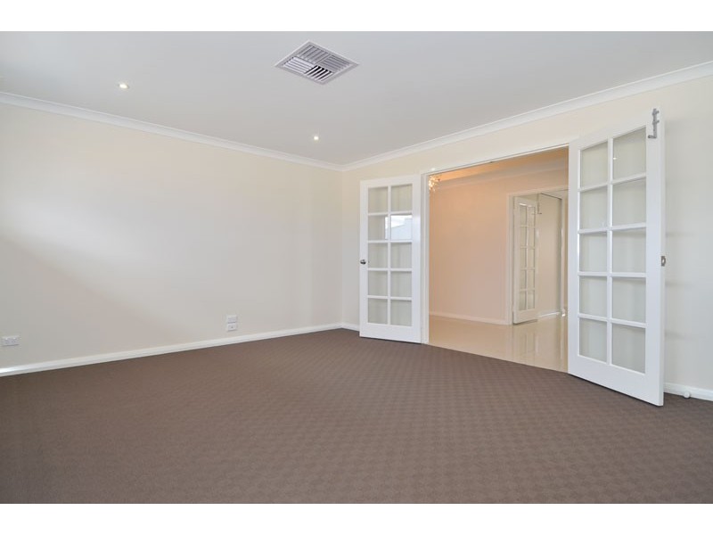 32 Tindals Crescent, Hannans WA 6430