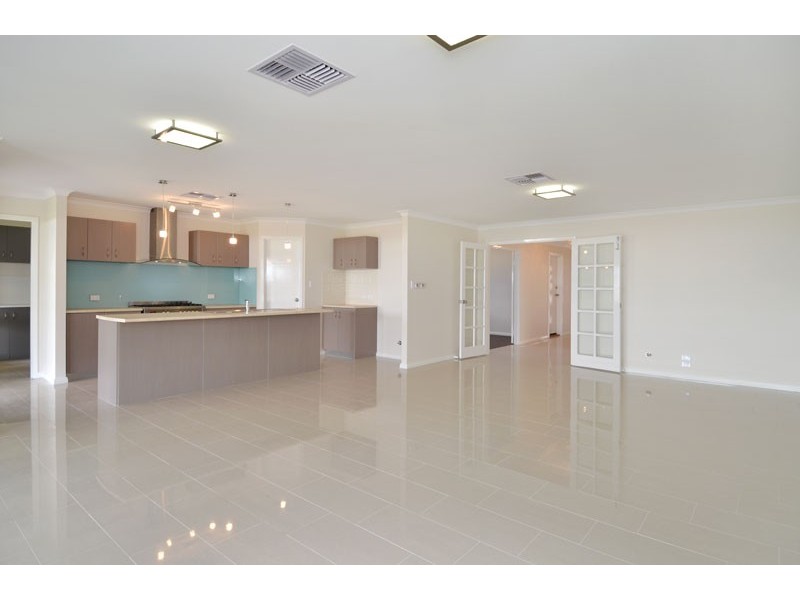 32 Tindals Crescent, Hannans WA 6430