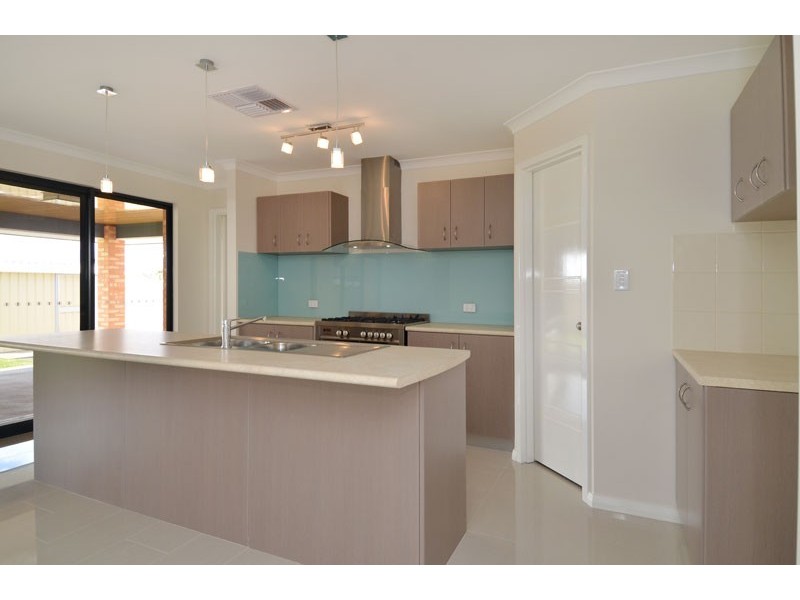 32 Tindals Crescent, Hannans WA 6430