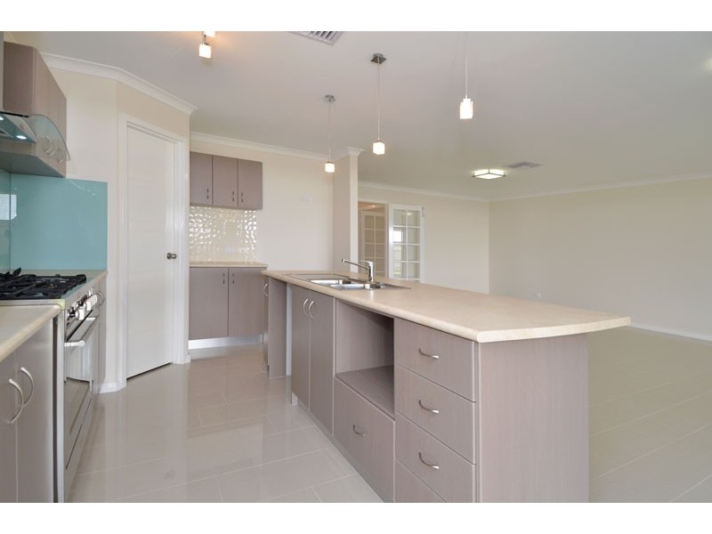 32 Tindals Crescent, Hannans WA 6430