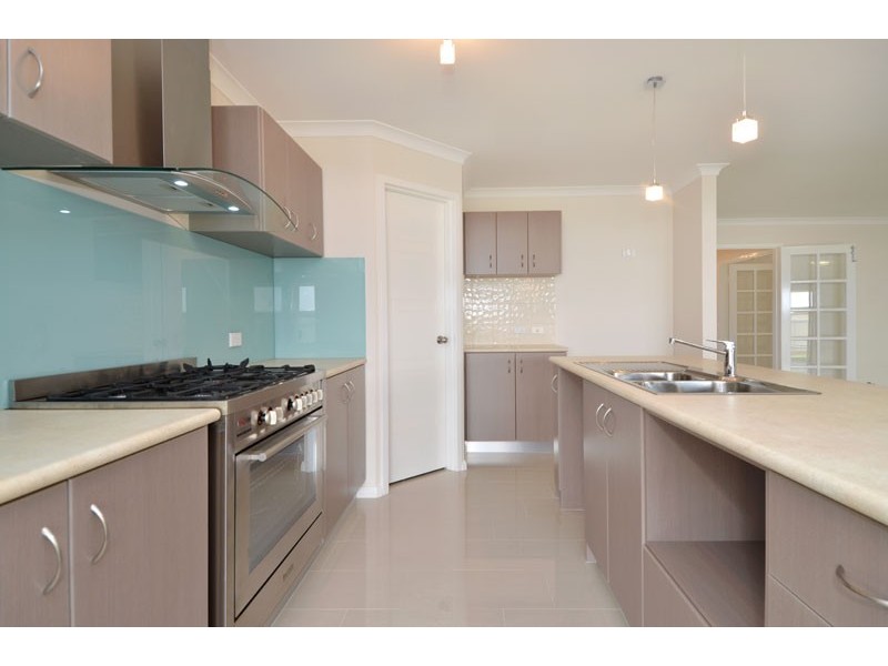 32 Tindals Crescent, Hannans WA 6430