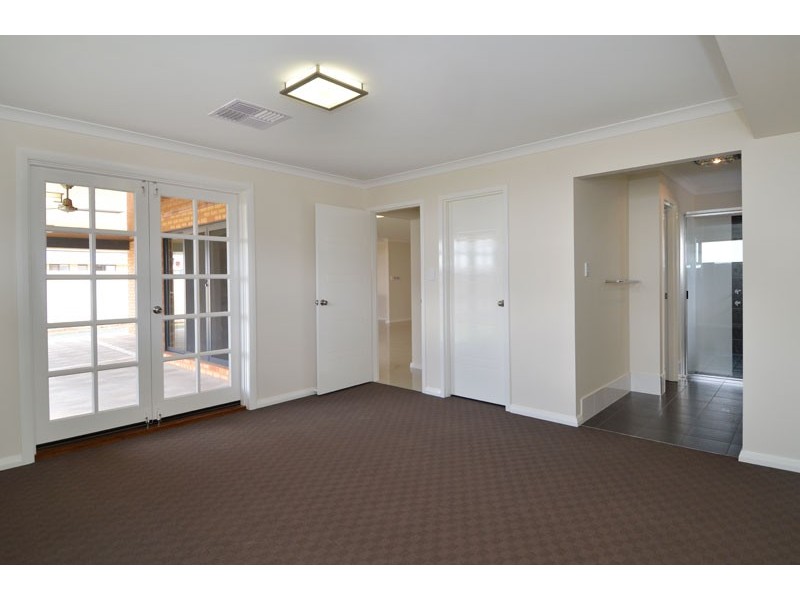 32 Tindals Crescent, Hannans WA 6430