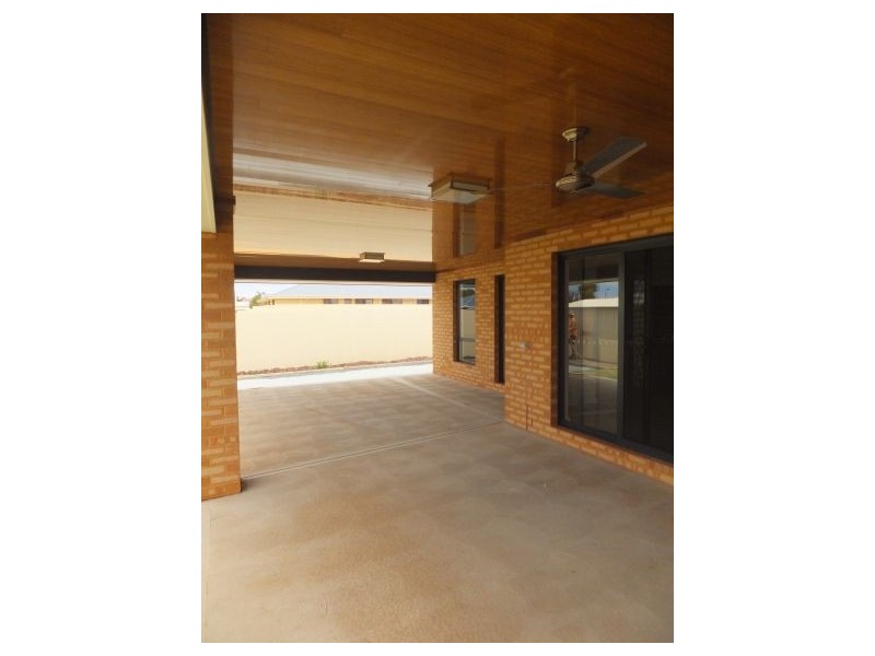 32 Tindals Crescent, Hannans WA 6430