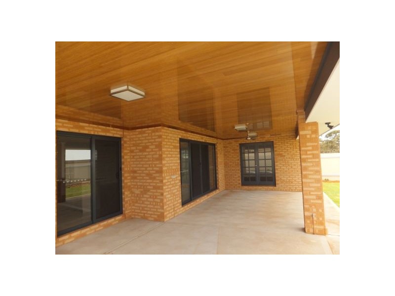 32 Tindals Crescent, Hannans WA 6430