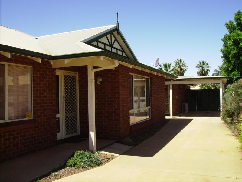 2/74 Moran Street, Boulder WA 6432