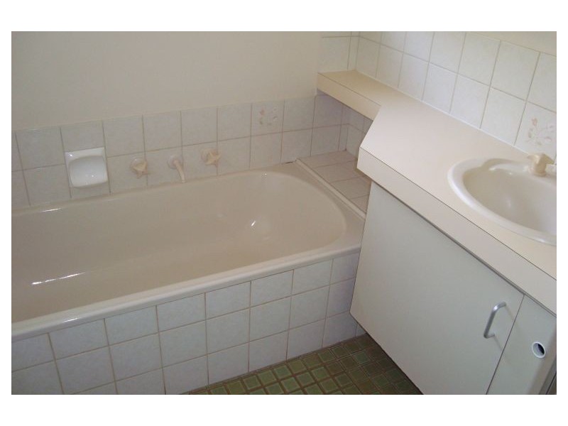 24 Holroyd Way, Boulder WA 6432