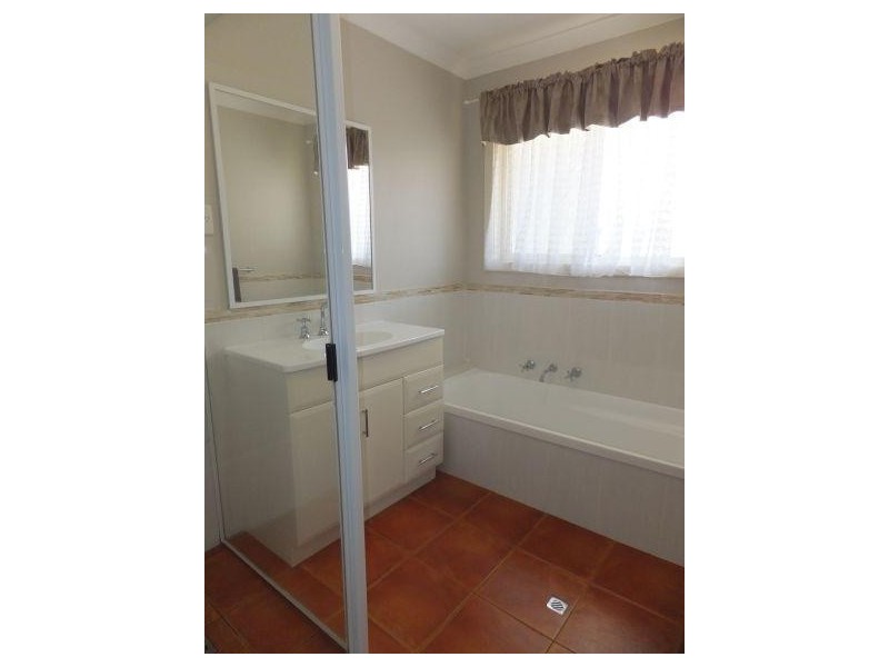 2 Holroyd Way, Boulder WA 6432