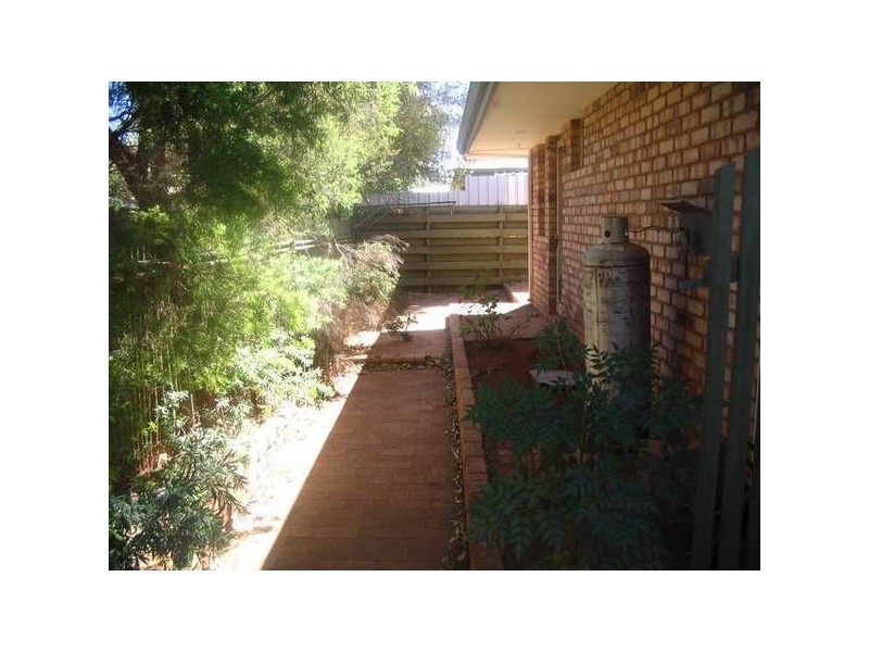 2/9 Mclaren Street, Boulder WA 6432