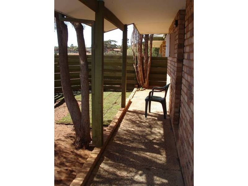 2/9 Mclaren Street, Boulder WA 6432