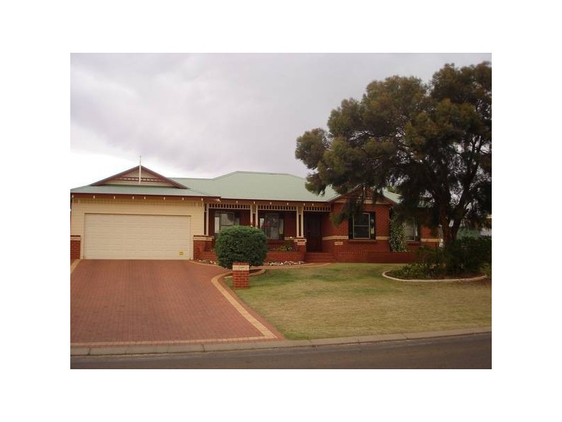 17 Paddington Drive, Hannans WA 6430