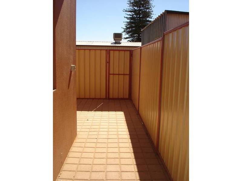 4/2 Burt Street, Boulder WA 6432