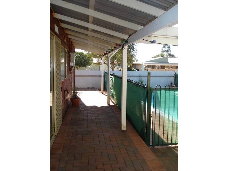 2 Parry Way, Boulder WA 6432