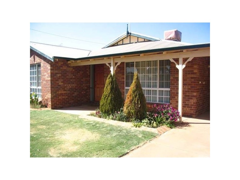 102A Davis Street, Boulder WA 6432