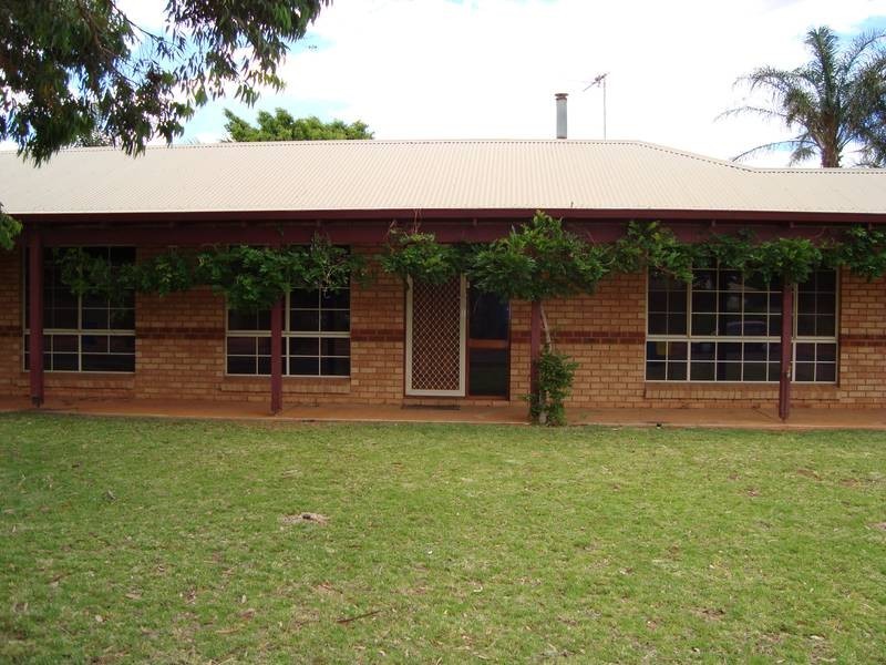 8 Brackleman Drive, Boulder WA 6432