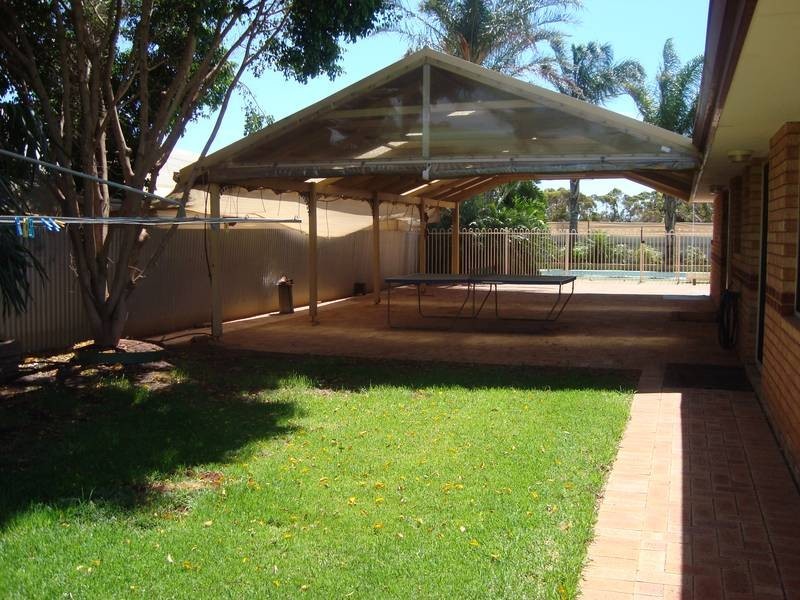 8 Brackleman Drive, Boulder WA 6432