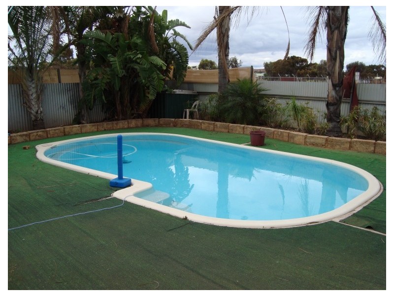 8 Brackleman Drive, Boulder WA 6432