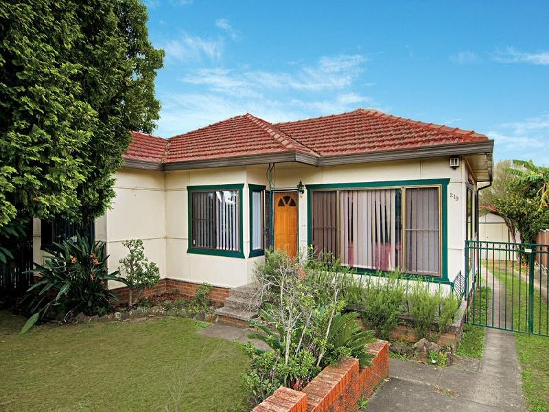 219 Old Windsor Road, Northmead NSW 2152
